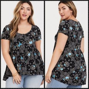 Torrid
Super Soft Black Wild Flower Babydoll Tee